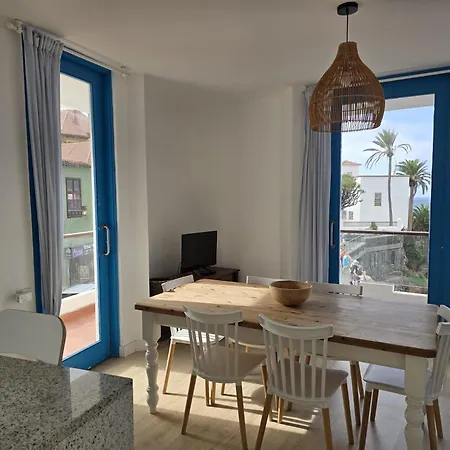 Ocean Views. Flat 3 Bedrooms. *