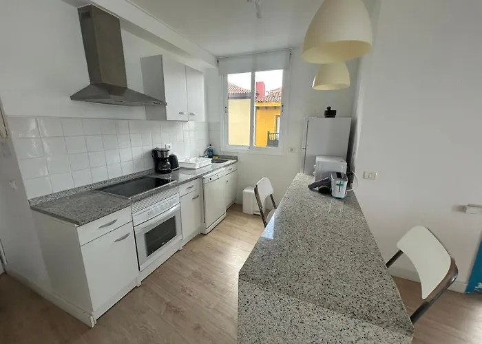 Ocean Views. Flat 3 Bedrooms. *